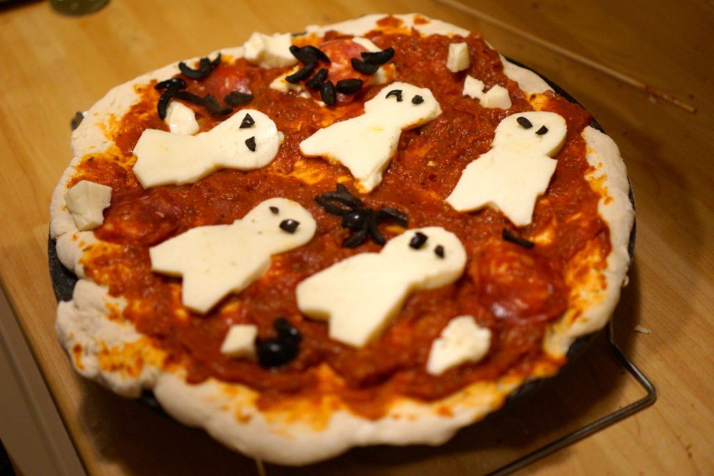 Simple Halloween Activities - Ghost Pizza