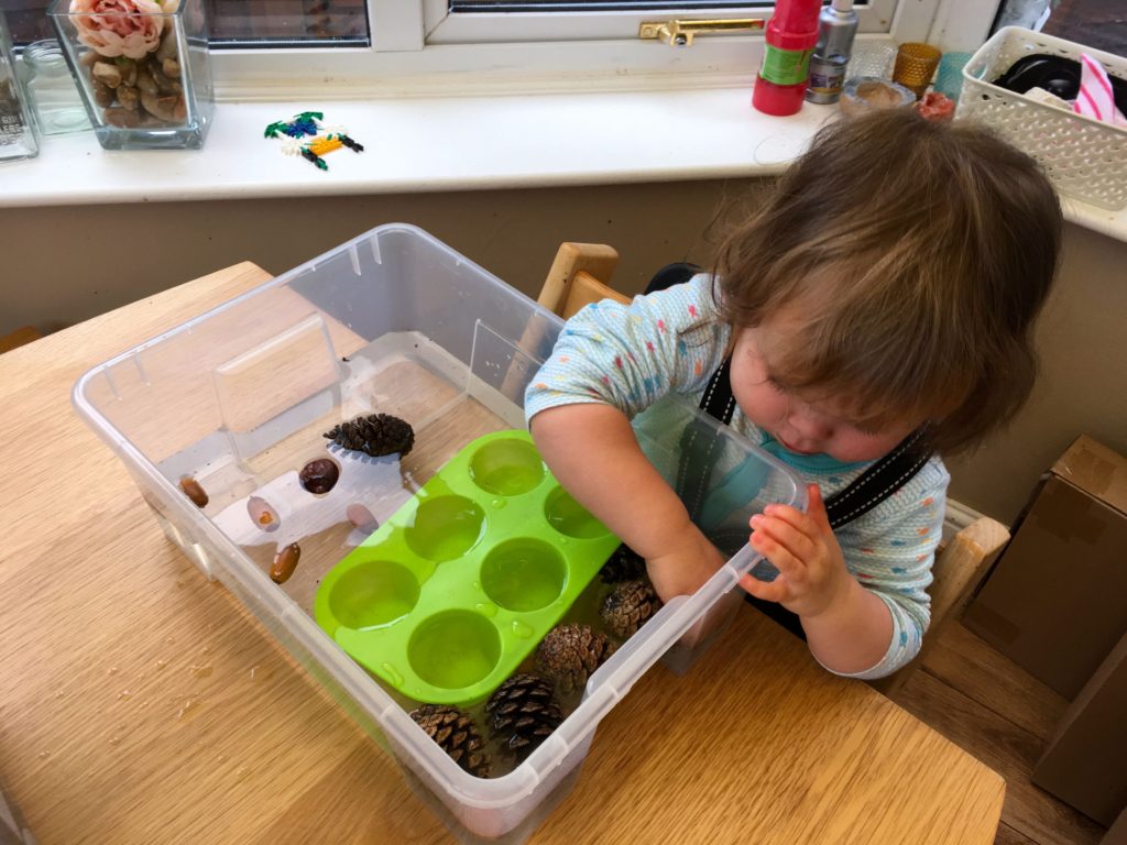 Autumn sensory play - water- an easy autumn activity for toddlers and beyond.